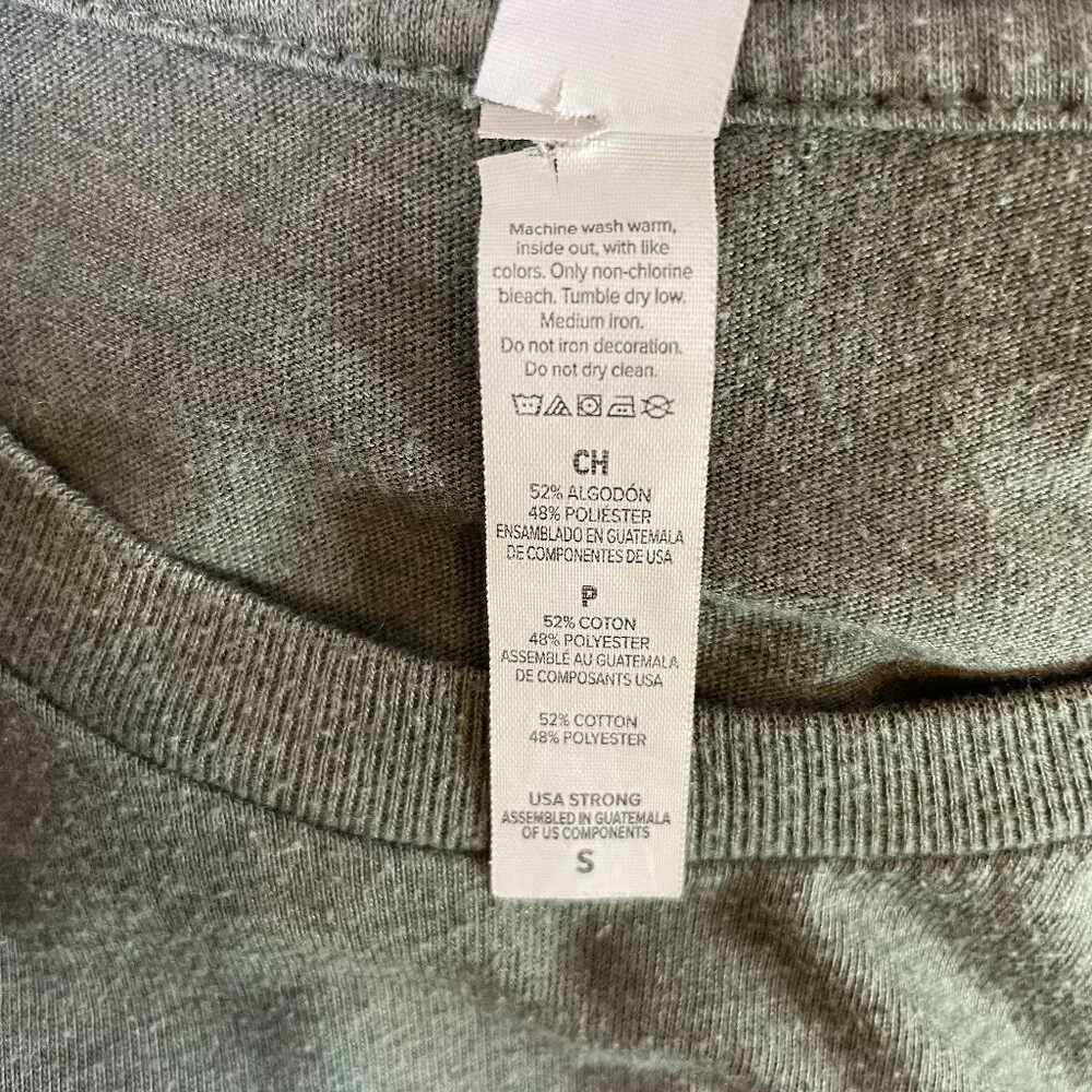 Dog Mom Graphic Tee Women's Size Small Camo Green Crew Neckline Short Sleeves - Picture 6 of 6